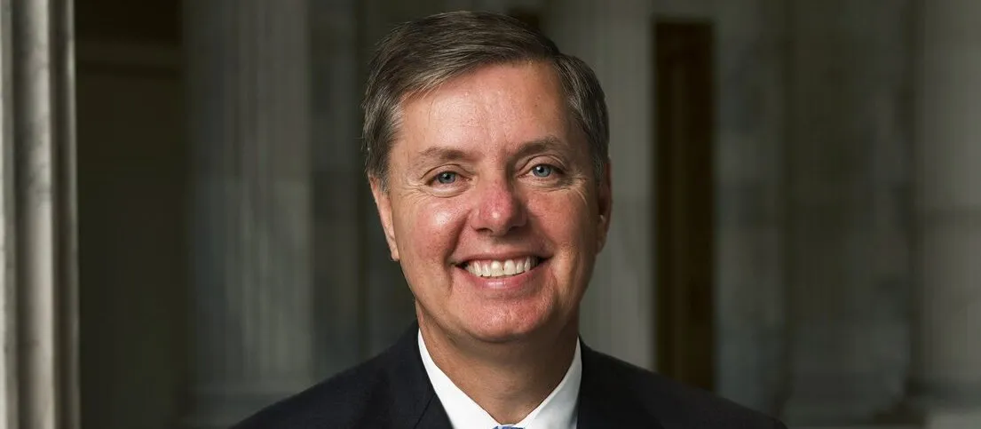 Le sénateur Lindsey Graham, portrait officiel. Photo : Sénat des États-Unis. Licence : domaine public (œuvre du Congrès des États-Unis). Source : Wikimedia Commons
