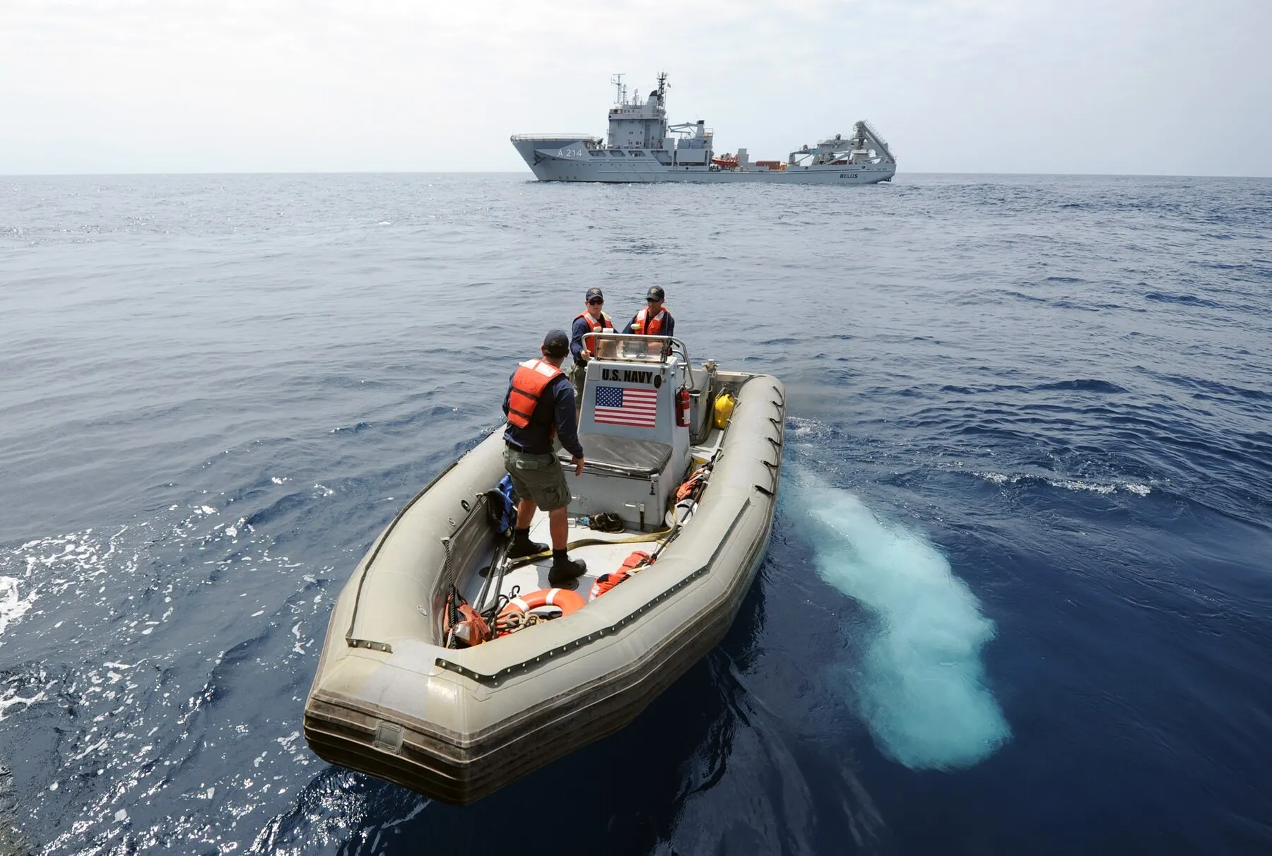 Démonstration d’un véhicule de sauvetage sous-marin à l’exercice de l’OTAN Bold Monarch 2011, le plus grand exercice mondial de sauvetage de sous-mariniers, Méditerranée, 30 mai 2011. Photo : U.S. Navy / Ricardo J. Reyes. Licence : domaine public.