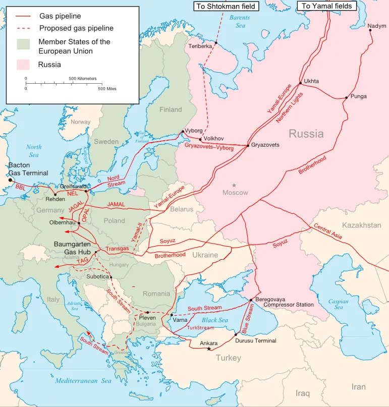 Les principaux gazoducs d’exportation russes vers l’Europe : Nord Stream, Yamal–Europe, Blue Stream, Droujba et d’autres. Carte : Samuel Bailey, 2009. Licence : CC BY 3.0. Source : Wikimedia Commons https://commons.wikimedia.org/wiki/File:Major_russian_gas_pipelines_to_europe.png