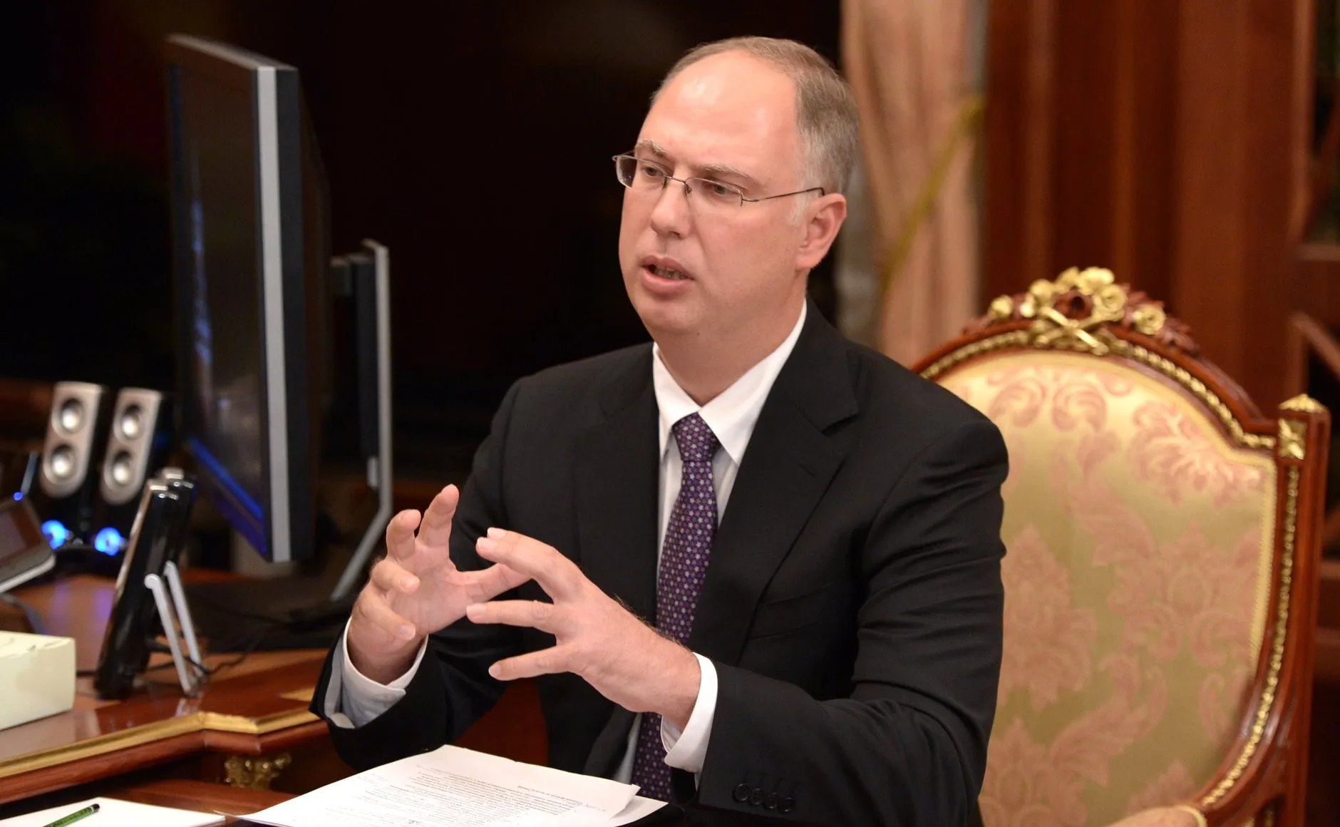 Kirill Dmitriev, directeur général du Fonds russe d’investissements directs, lors d’une rencontre avec Vladimir Poutine, le 30 mars 2015. Photo : service de presse et d’information du président de la Fédération de Russie. Licence : CC BY 4.0 (mention de kremlin.ru obligatoire). Source : Wikimedia Commons