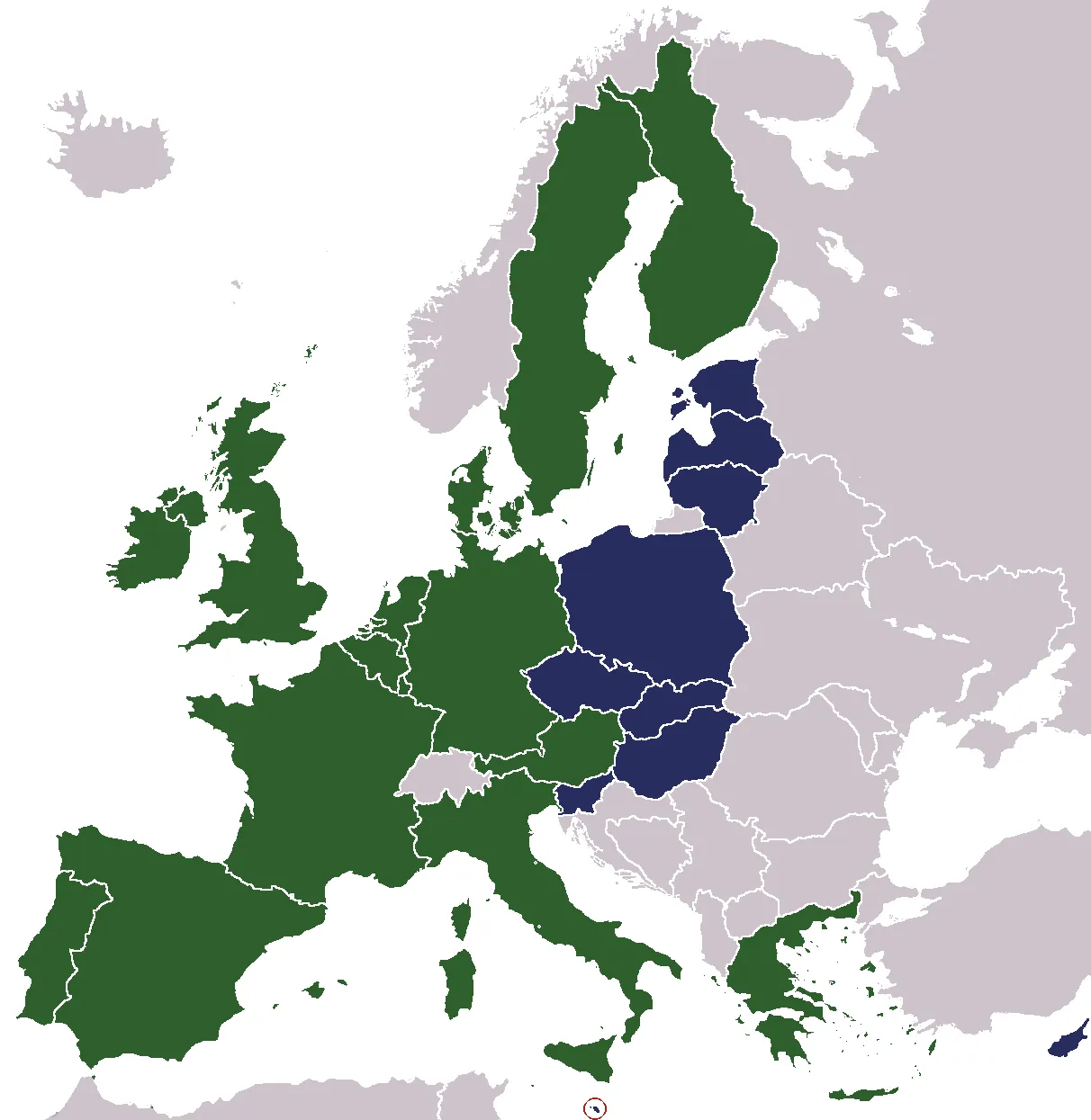 L’élargissement de l’UE en 2004 : en foncé, les États entrés dans l’Union ; en clair, les anciens membres. « Les frontières se rapprochaient étroitement » ; le marché intérieur de l’UE s’étendait vers l’est. Carte : JLogan. Licence : CC BY-SA 3.0. Source : Wikimedia Commons https://commons.wikimedia.org/wiki/File:EU_Enlargement_2004.png